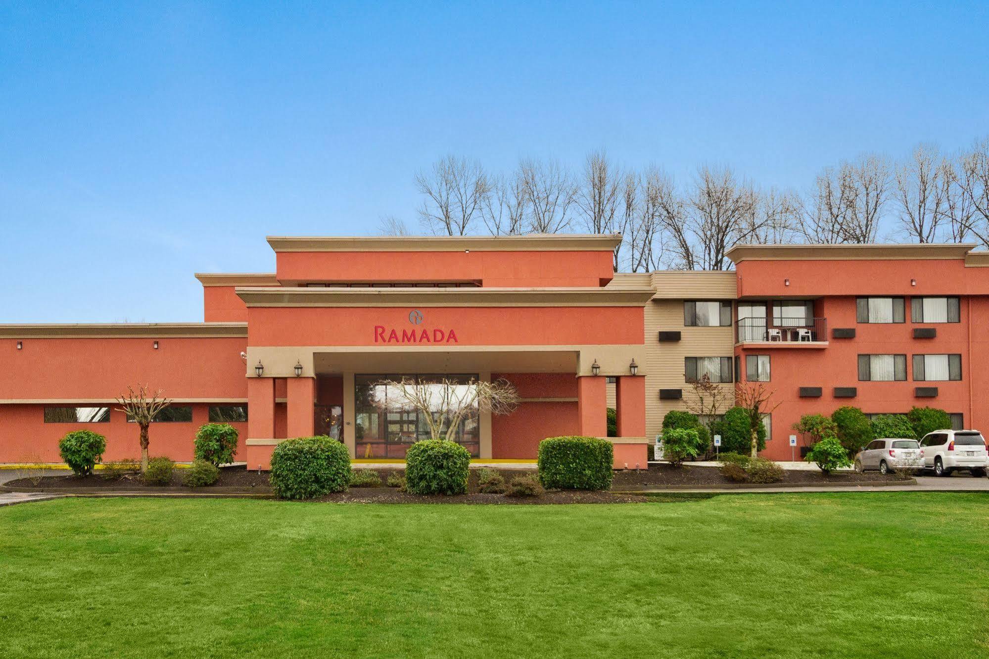 Ramada By Wyndham Tukwila Southcenter Hotel Exterior photo